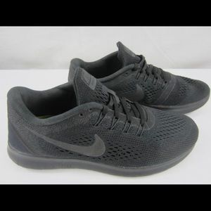 Black Nike women’s athletic shoes